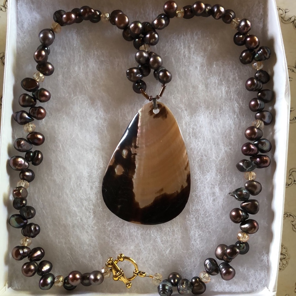 Handmade handcrafted Pearl bead necklace with shell pendant NEW in box